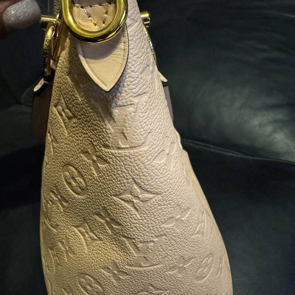 Elegant Pink&Cream Designer Handbag
Very limited use and very clean
Tourterelle - Picture 10 of 13